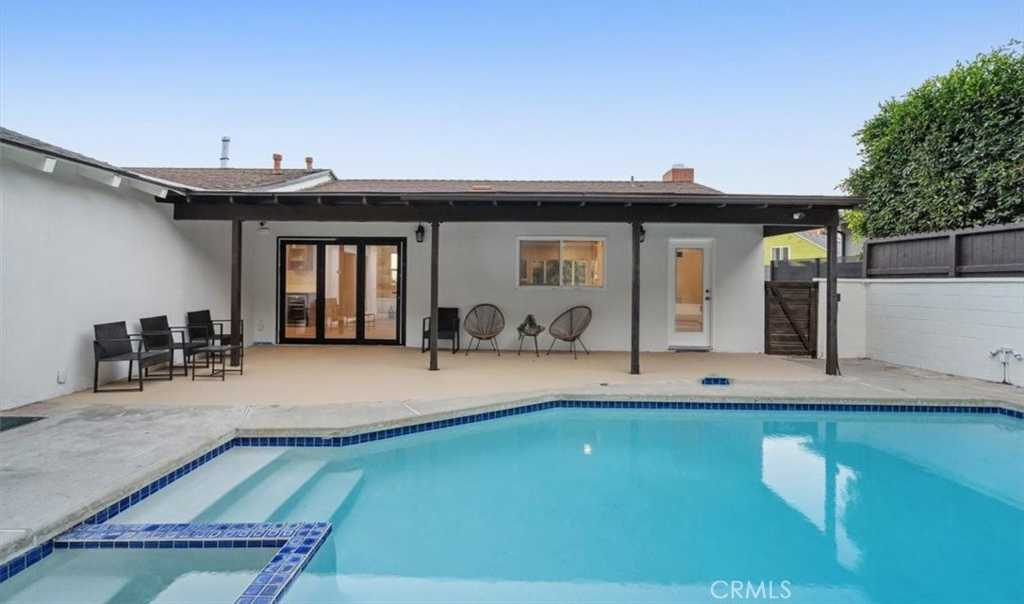 Mid-Century Home in Baldwin Hills