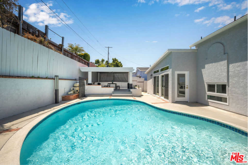 Victoria Knolls luxury home